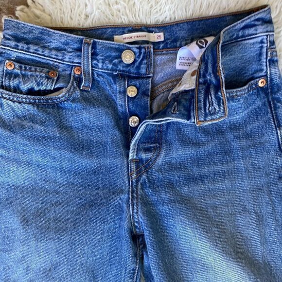 COPY - Levi’s Wedgie Straight Cropped Button Fly Distressed Raw Hem Jeans Women… - Picture 6 of 16